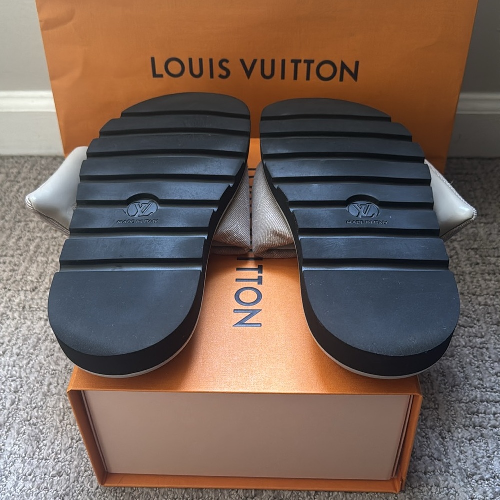 Louis Vuitton Pool Pillow Flat Comfort Mule - Picture 5 of 7